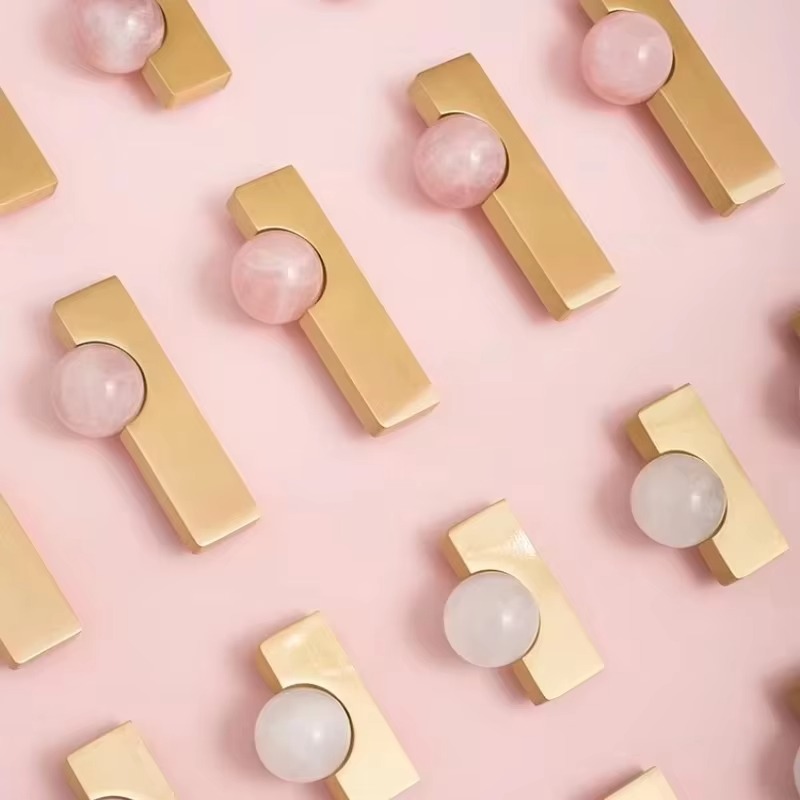 White Crystal Ball+Brass Furni - Furniture Hardware Drop Pulls recension och pris